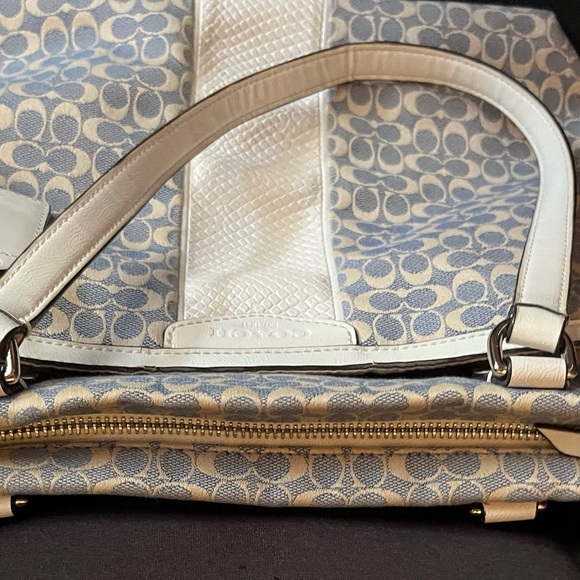 Coach, shoulder bag, fabric, and Patent leather - Picture 6 of 8